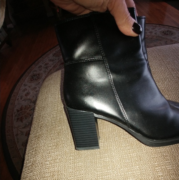 BLACK BOOTS - Picture 2 of 4